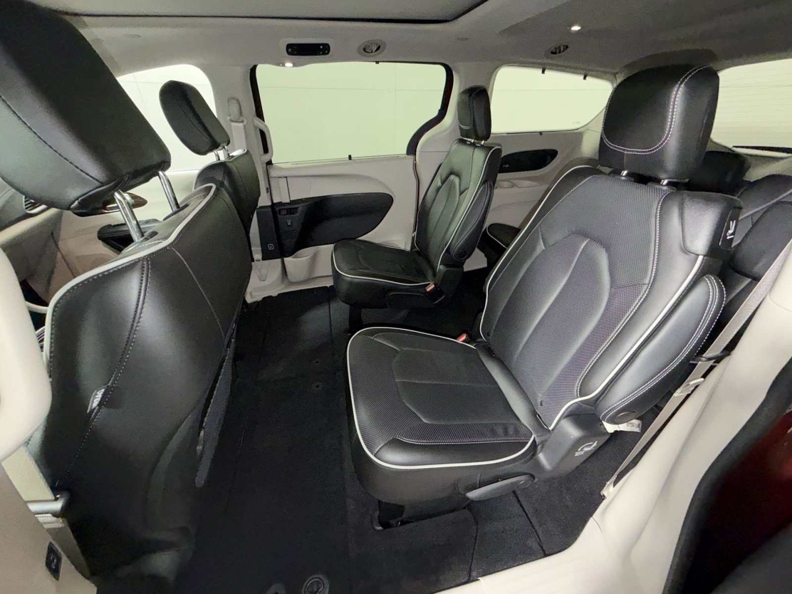 Used 2023 Chrysler Pacifica Limited image 24