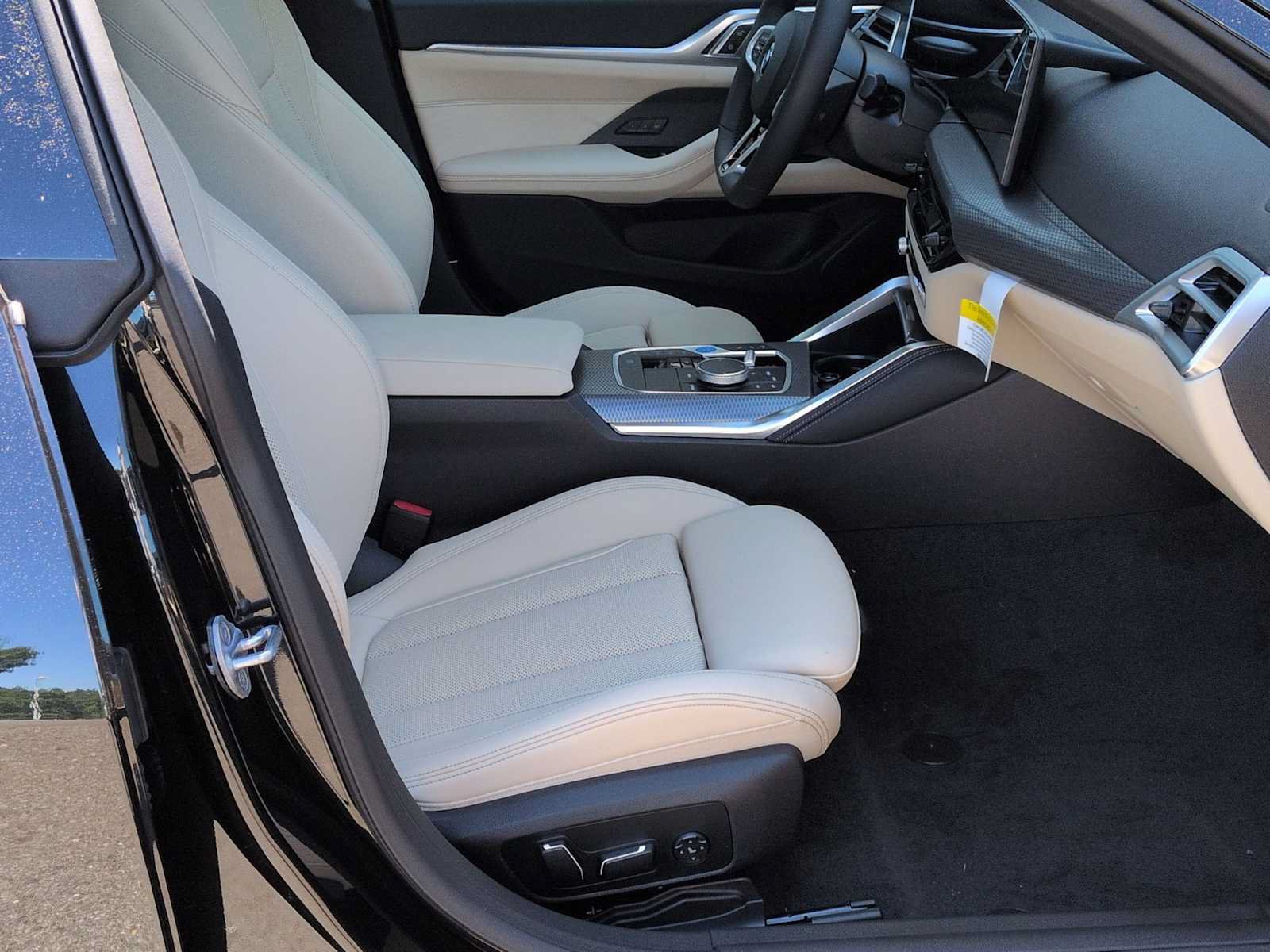 Used 2026 BMW i4 xDrive40i w/ M Sport Package AWD/4WD image 24