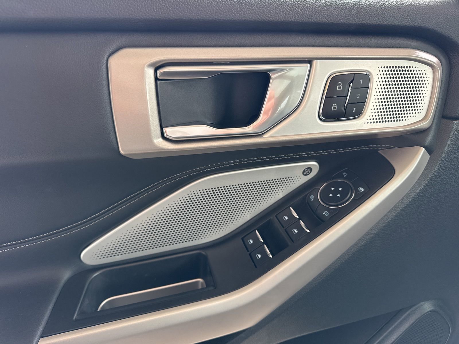 Certified 2024 Ford Explorer Limited w/ Limited Technology Package AWD/4WD image 26