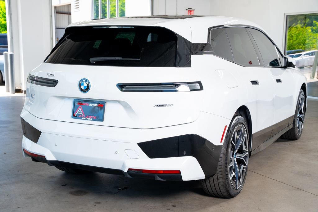 Used 2024 BMW iX xDrive50 w/ Sport Package AWD/4WD image 9