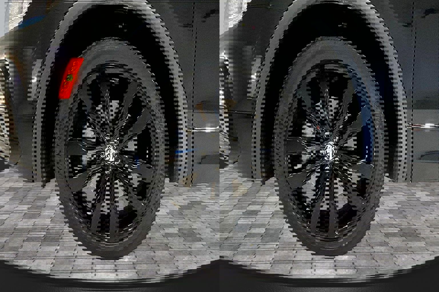 Used 2021 Volkswagen Tiguan SE R-Line image 33