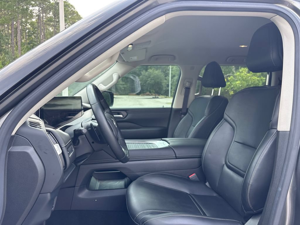 Used 2025 Nissan Armada SV RWD image 5