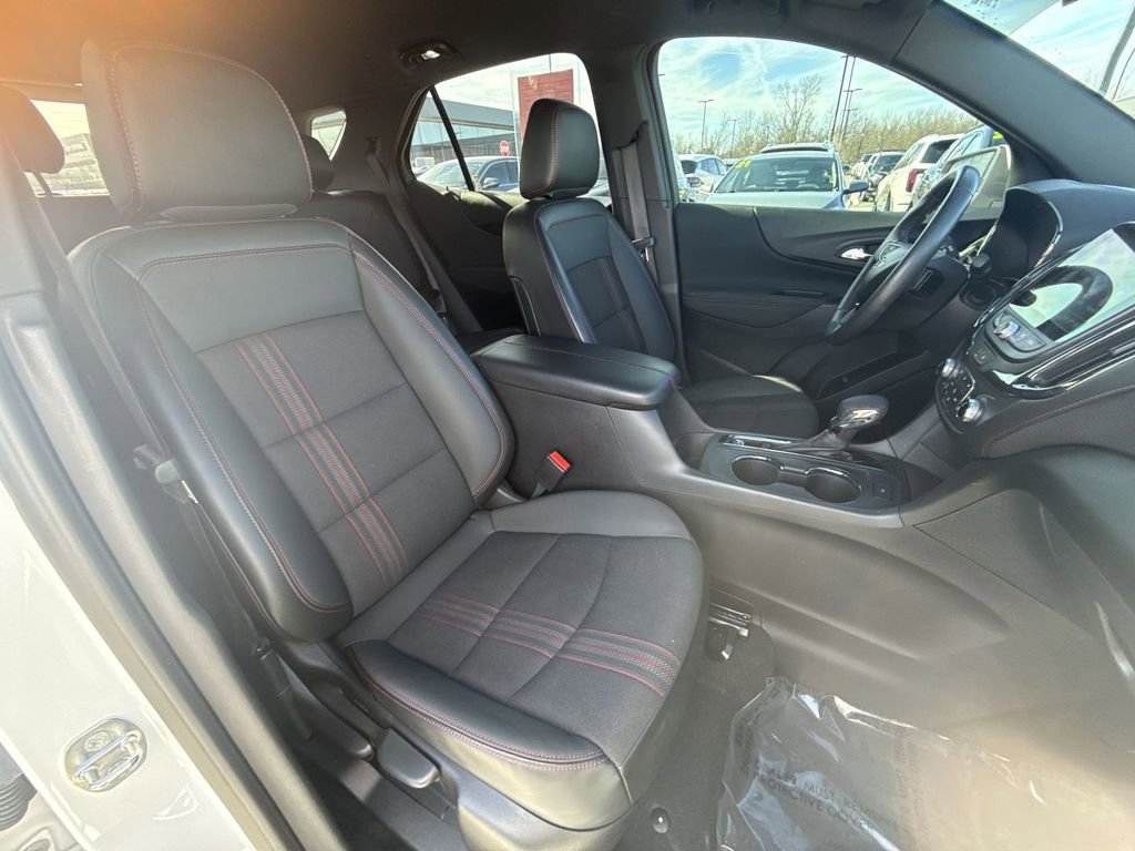 Used 2022 Chevrolet Equinox RS w/ Infotainment Package image 23