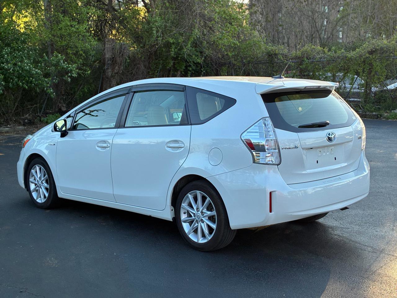 Used 2014 Toyota Prius V Five image 8