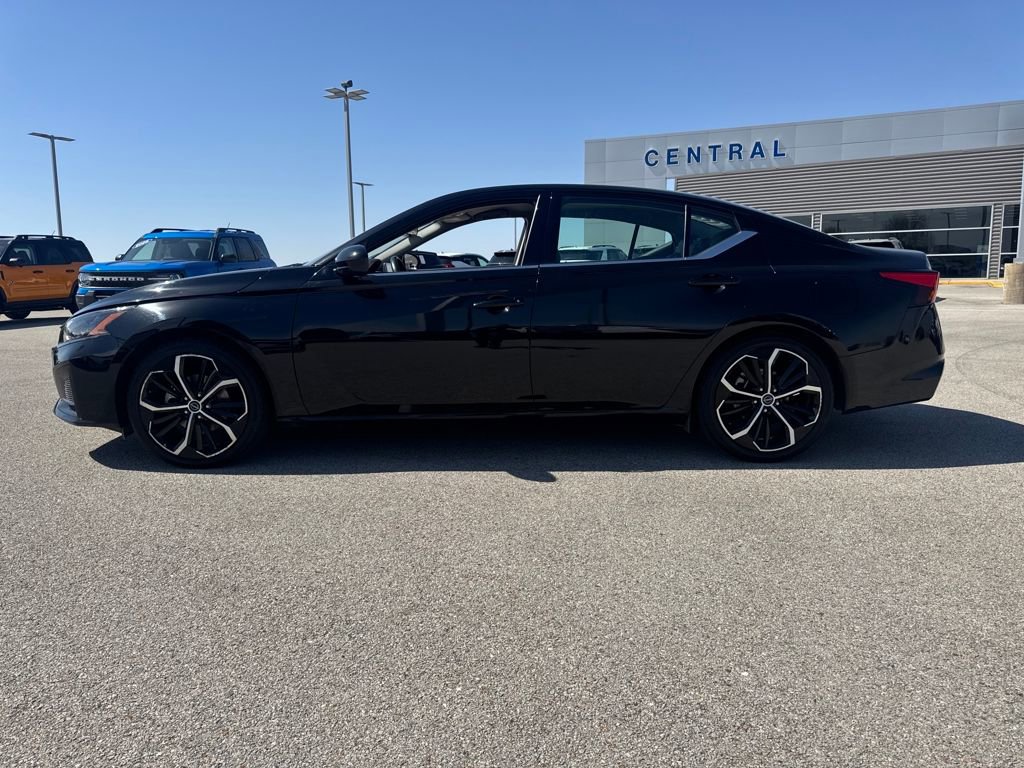 Used 2023 Nissan Altima 2.5 SR FWD image 3