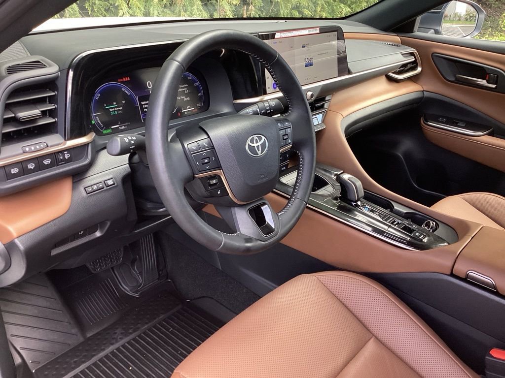 Used 2025 Toyota Crown Signia image 9