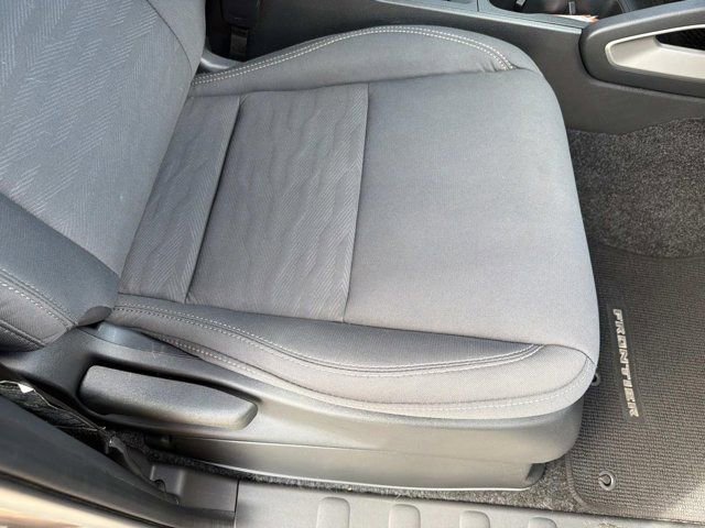 Used 2024 Nissan Frontier SV w/ Tow Package image 16