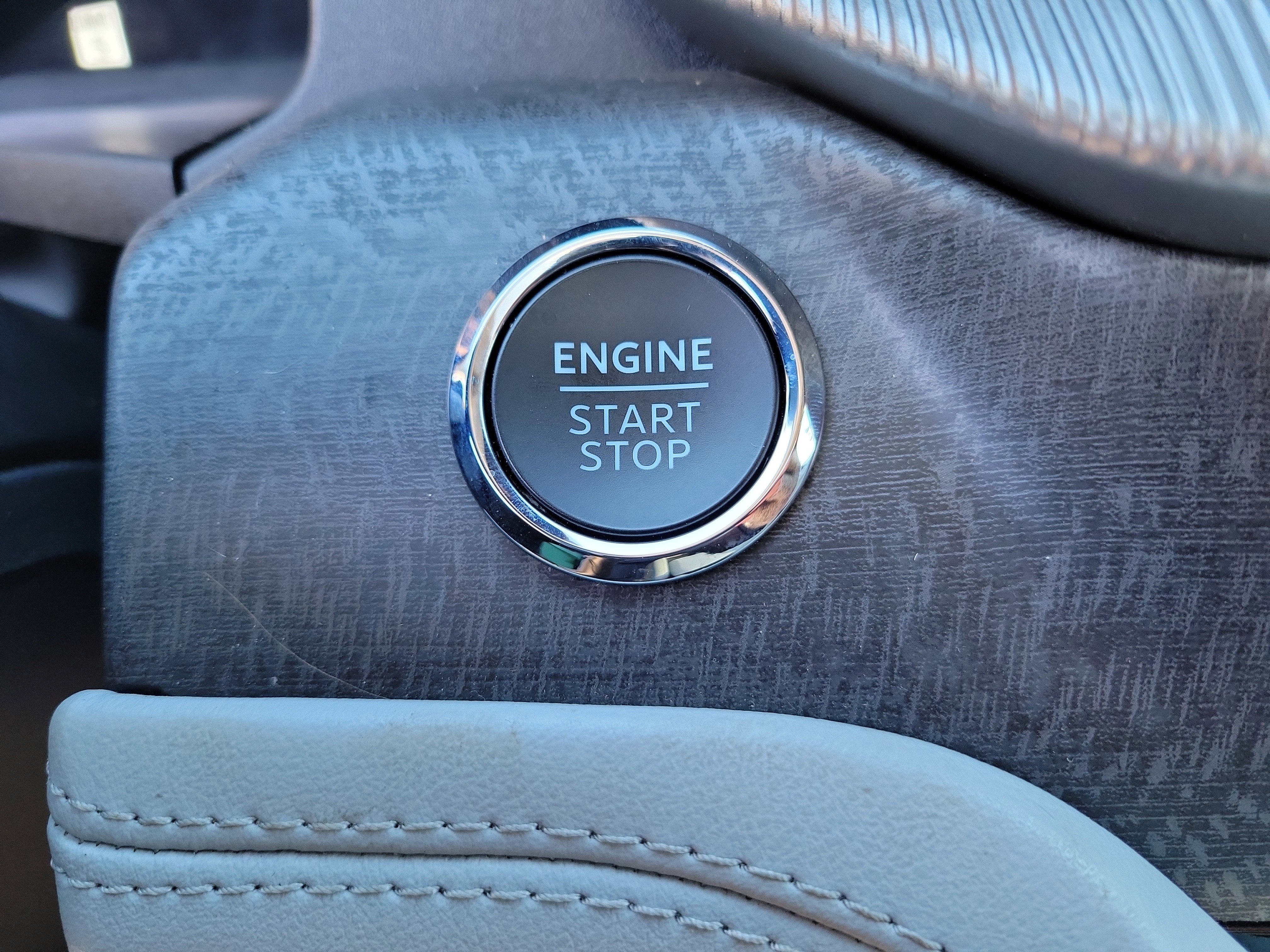 Used 2025 Ford Explorer Platinum w/ Ultimate Package image 13