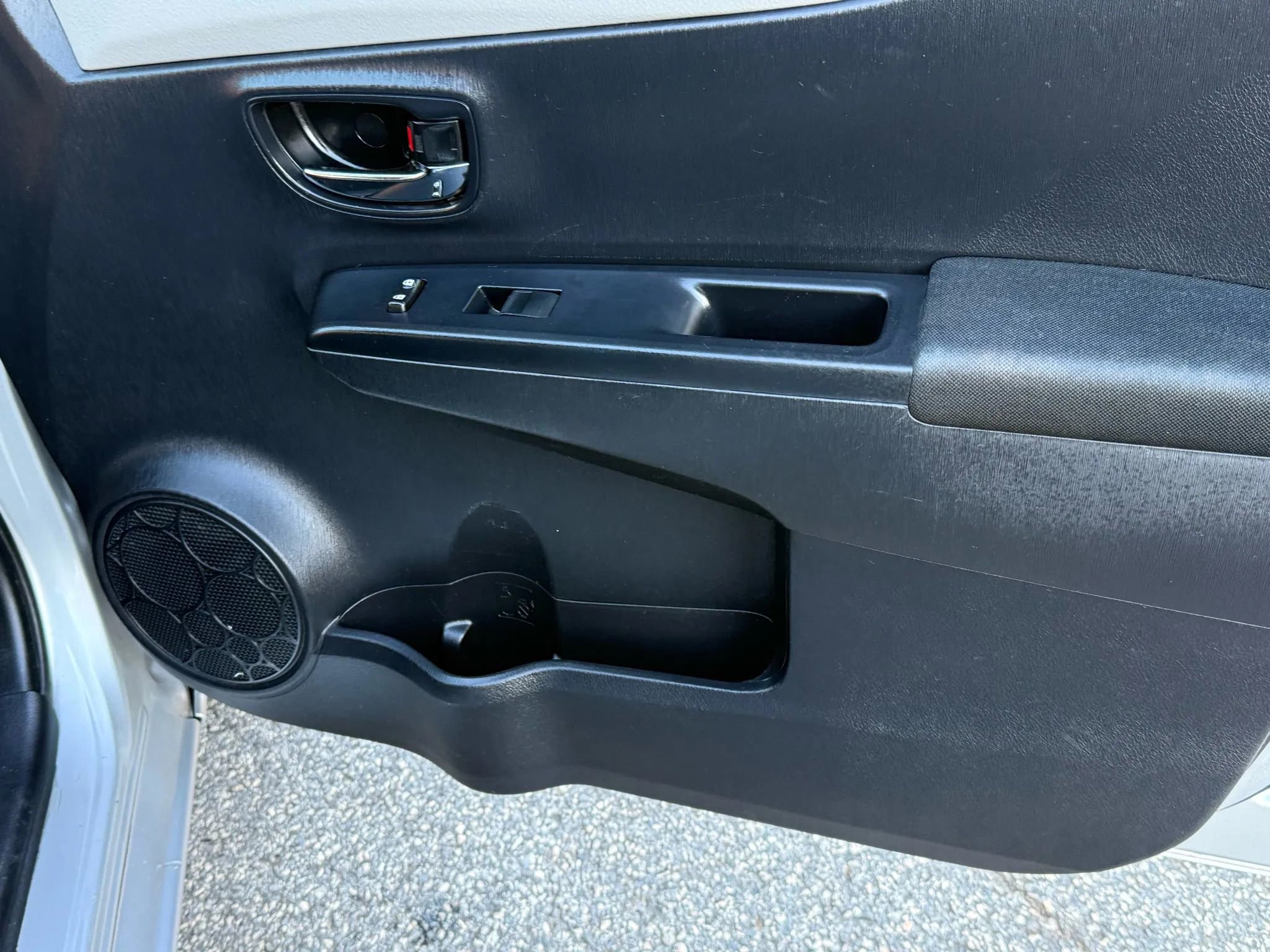 Used 2013 Toyota Yaris LE image 26