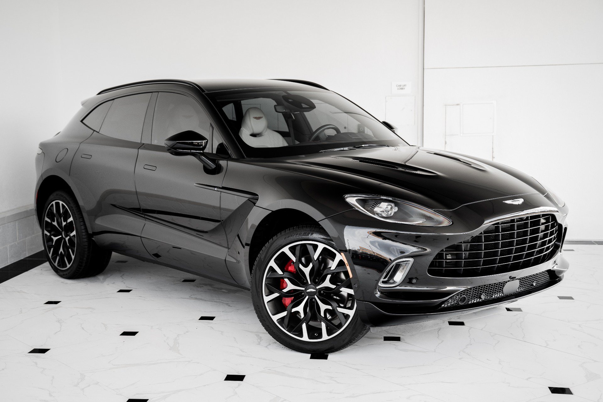 Used 2022 Aston Martin DBX AWD/4WD image 35