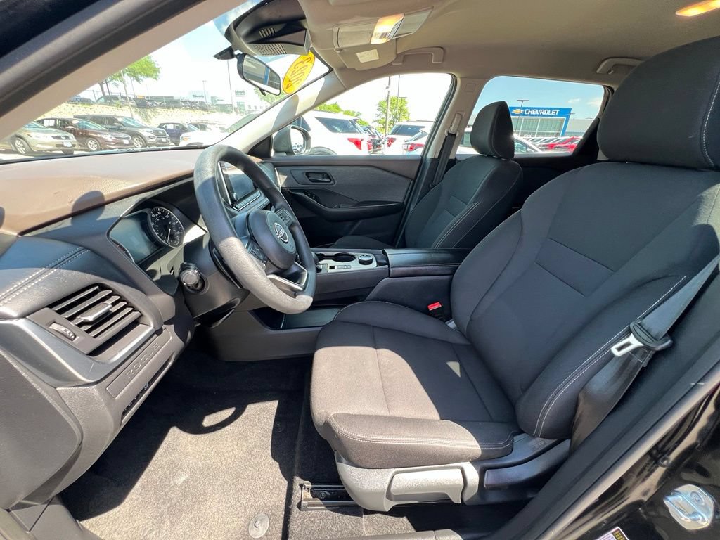 Used 2023 Nissan Rogue S AWD/4WD image 19