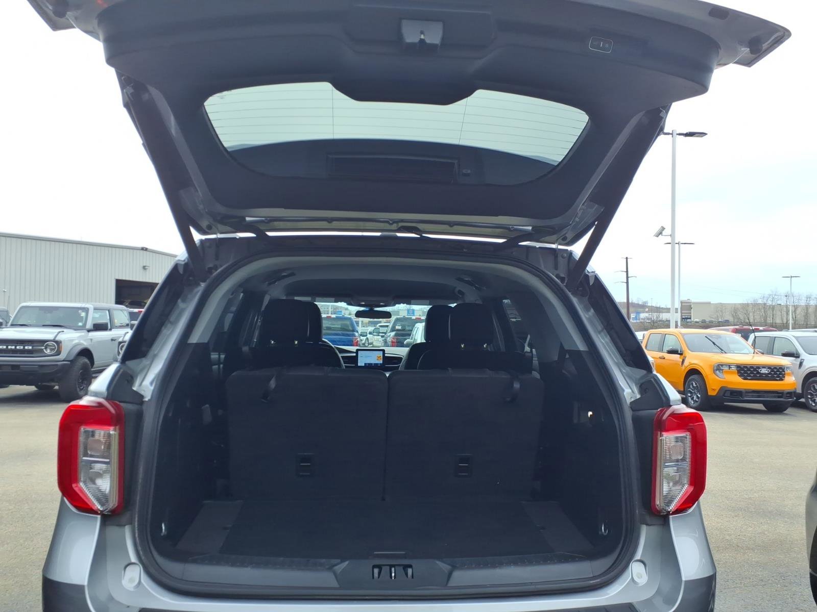 Used 2023 Ford Explorer XLT w/ Equipment Group 202A image 12