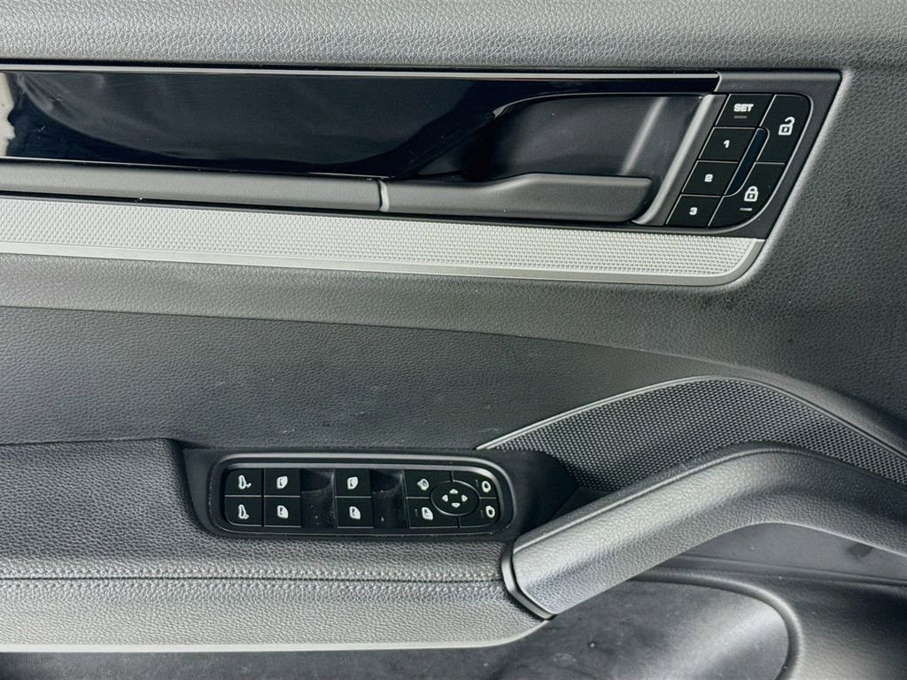 Certified 2024 Porsche Cayenne AWD/4WD image 11