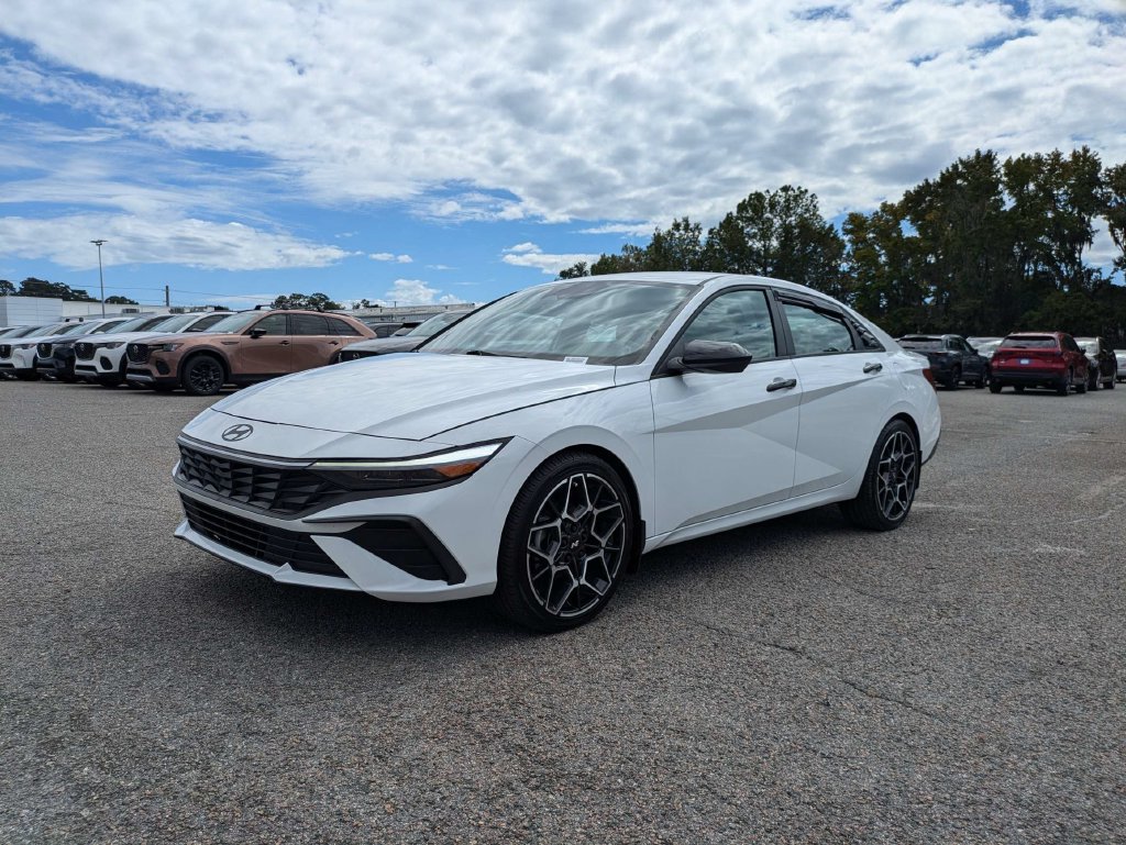 Used 2025 Hyundai Elantra SEL FWD image 8