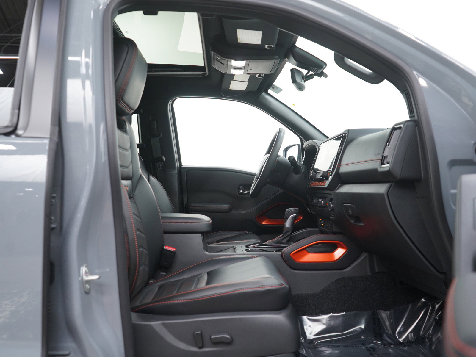 Used 2025 Nissan Frontier PRO-4X w/ Pro Premium Package image 10