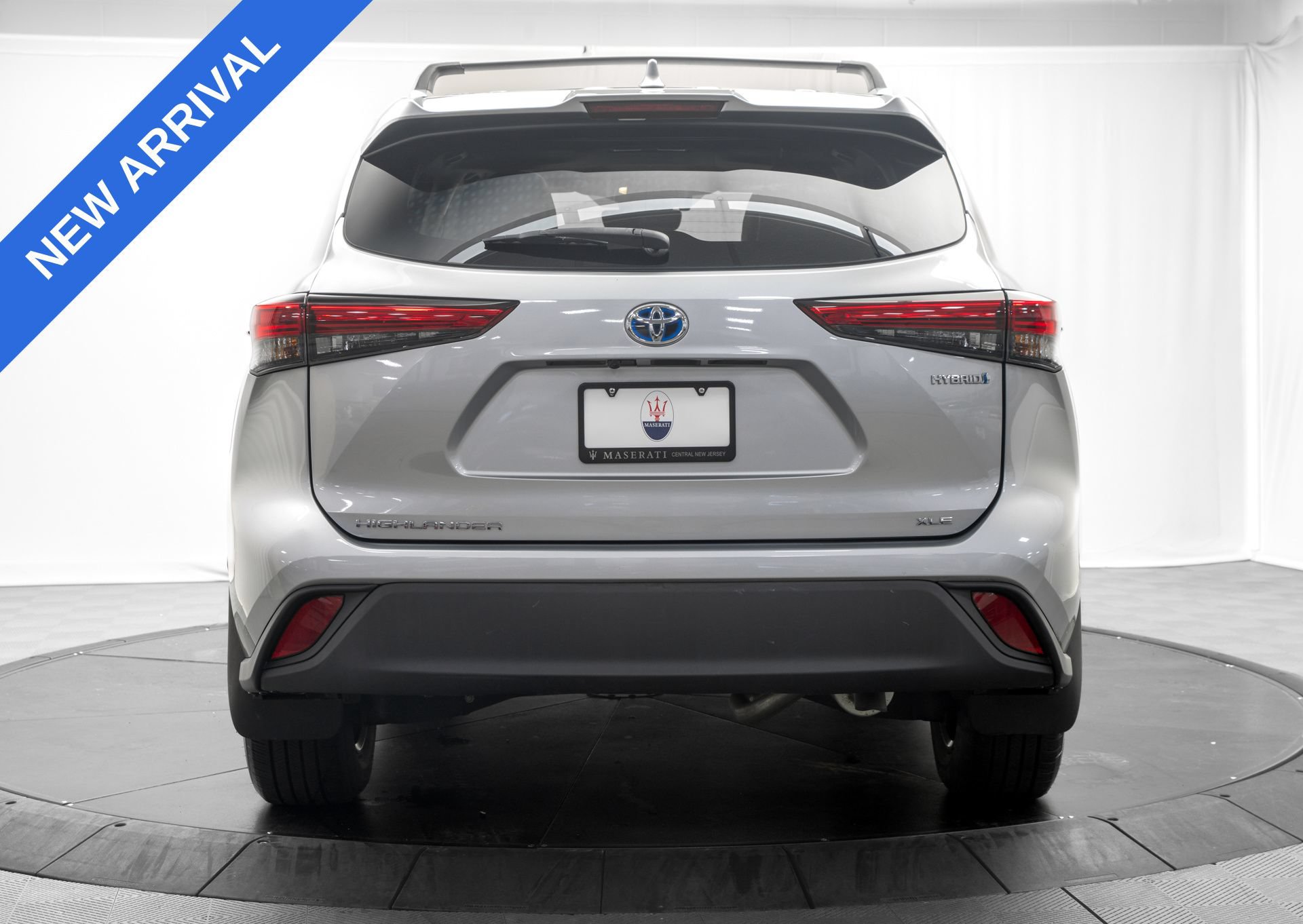Used 2021 Toyota Highlander XLE AWD/4WD image 6