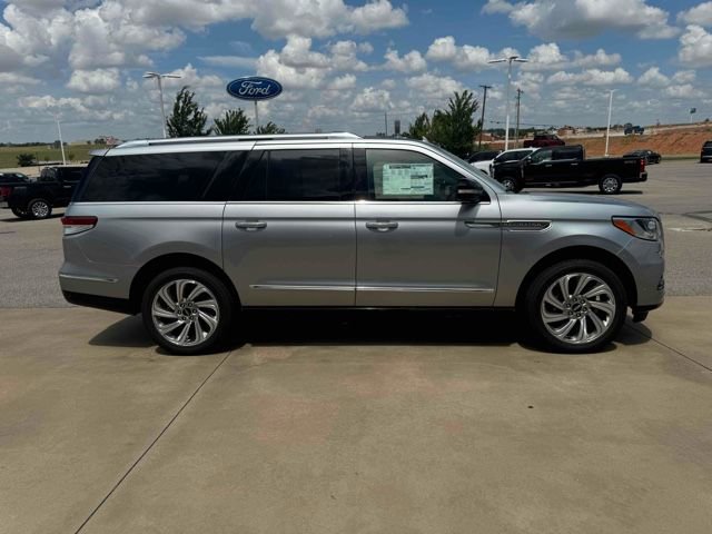 Used 2024 Lincoln Navigator L Reserve image 4