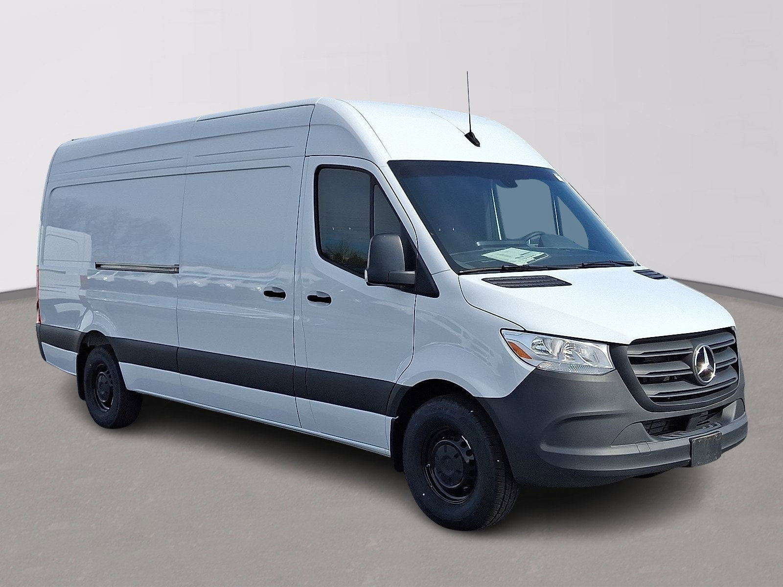 Used 2024 Mercedes-Benz Sprinter 2500 image 3