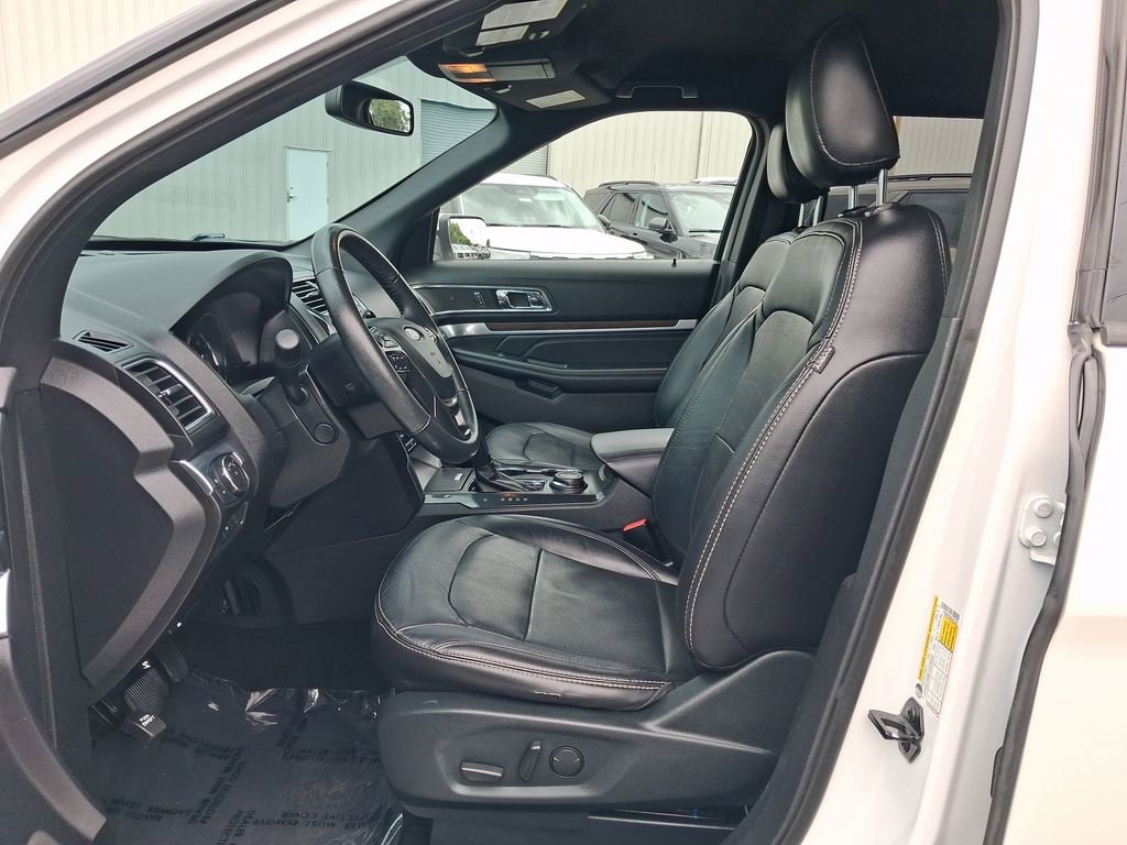 Used 2019 Ford Explorer Limited w/ Class II Trailer Tow Package AWD/4WD image 12