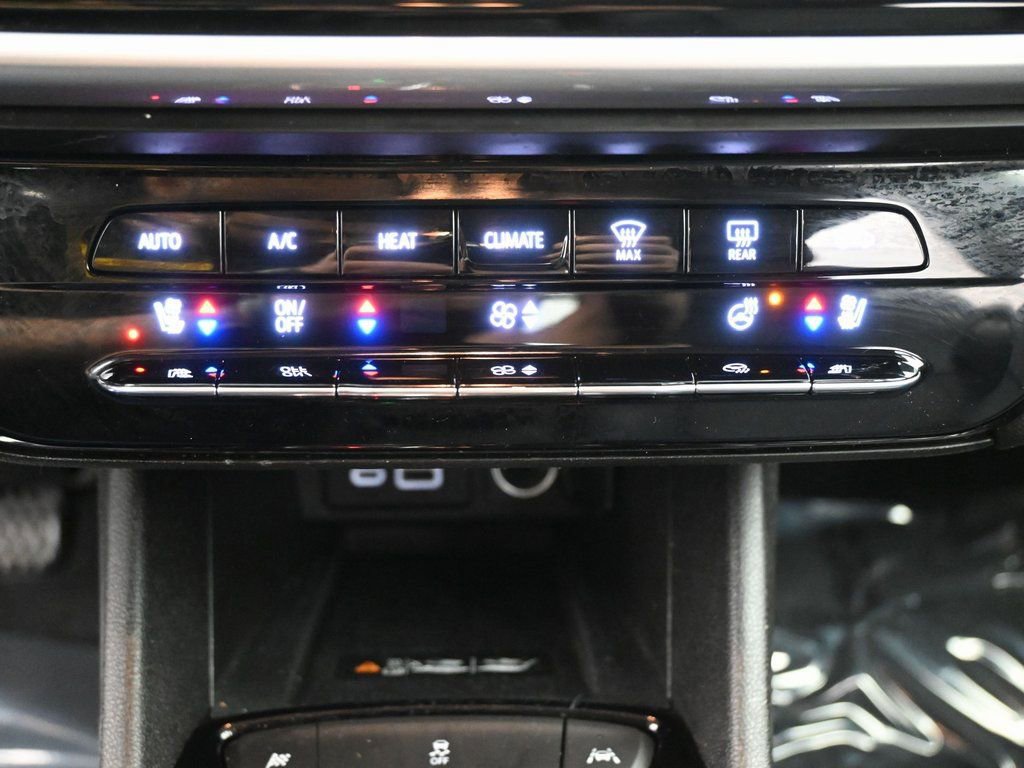 Used 2022 Chevrolet Bolt EUV LT w/ Convenience Package FWD image 15