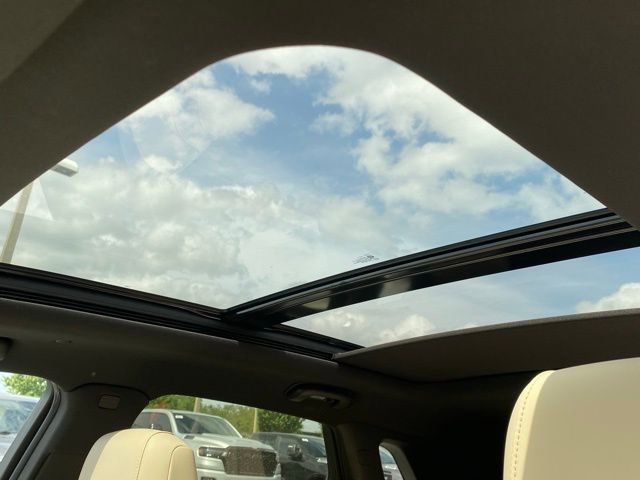 Used 2017 Cadillac XT5 Luxury w/ Driver Awareness Package image 25