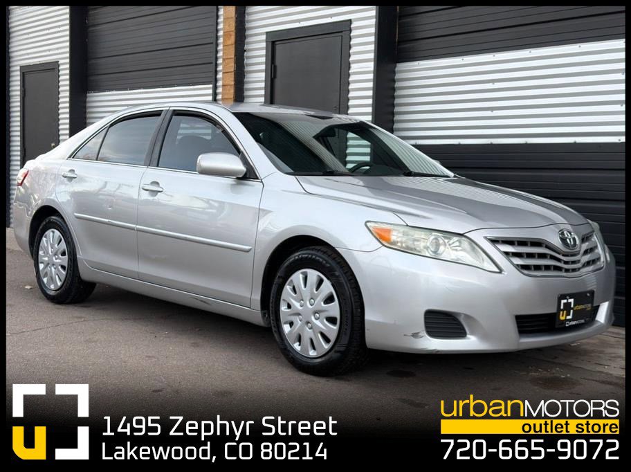Used 2010 Toyota Camry LE FWD image 1