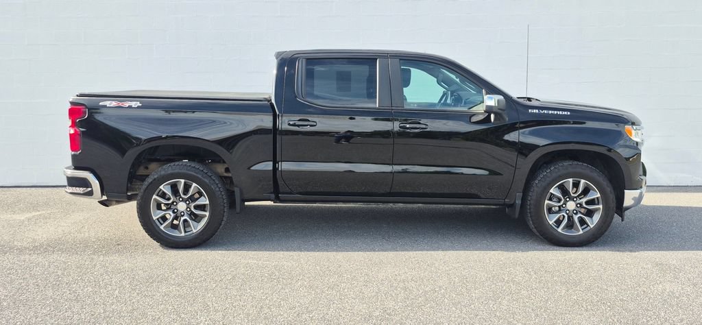 Used 2024 Chevrolet Silverado 1500 LT AWD/4WD image 10