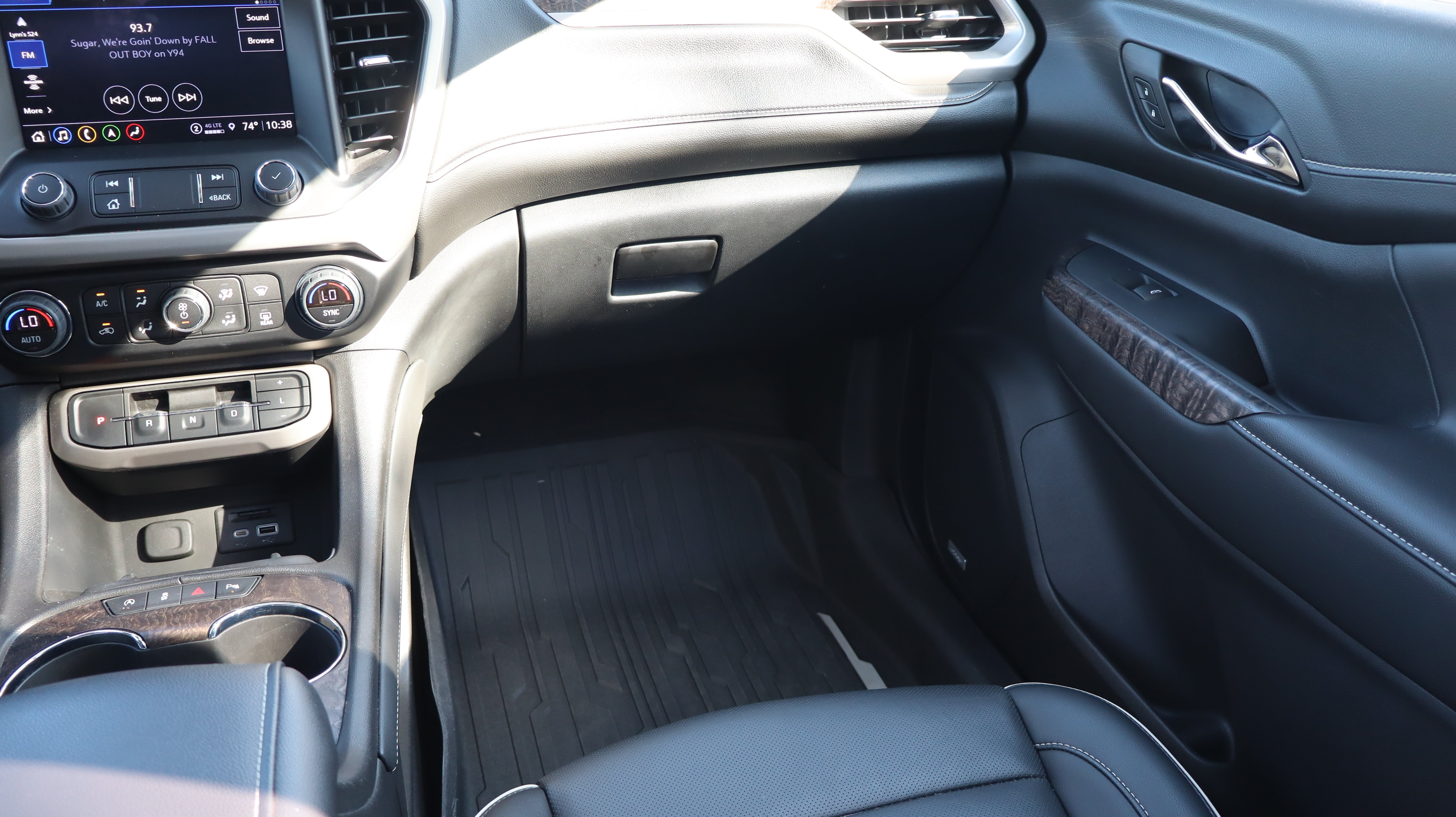 Used 2023 GMC Acadia Denali w/ Denali Technology Package AWD/4WD image 10