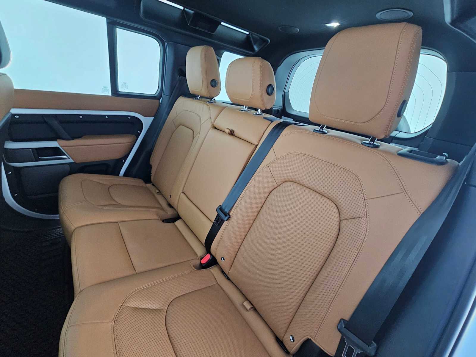 Used 2024 Land Rover Defender 110 SE image 17