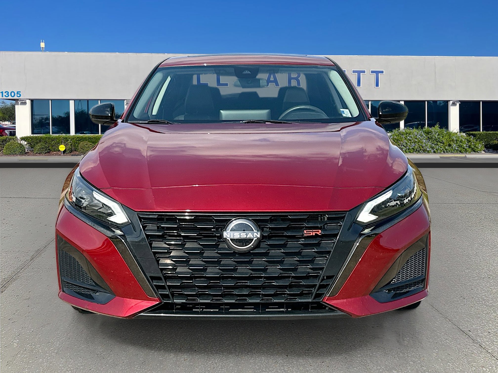 Used 2023 Nissan Altima 2.5 SR w/ SR Premium Package image 2