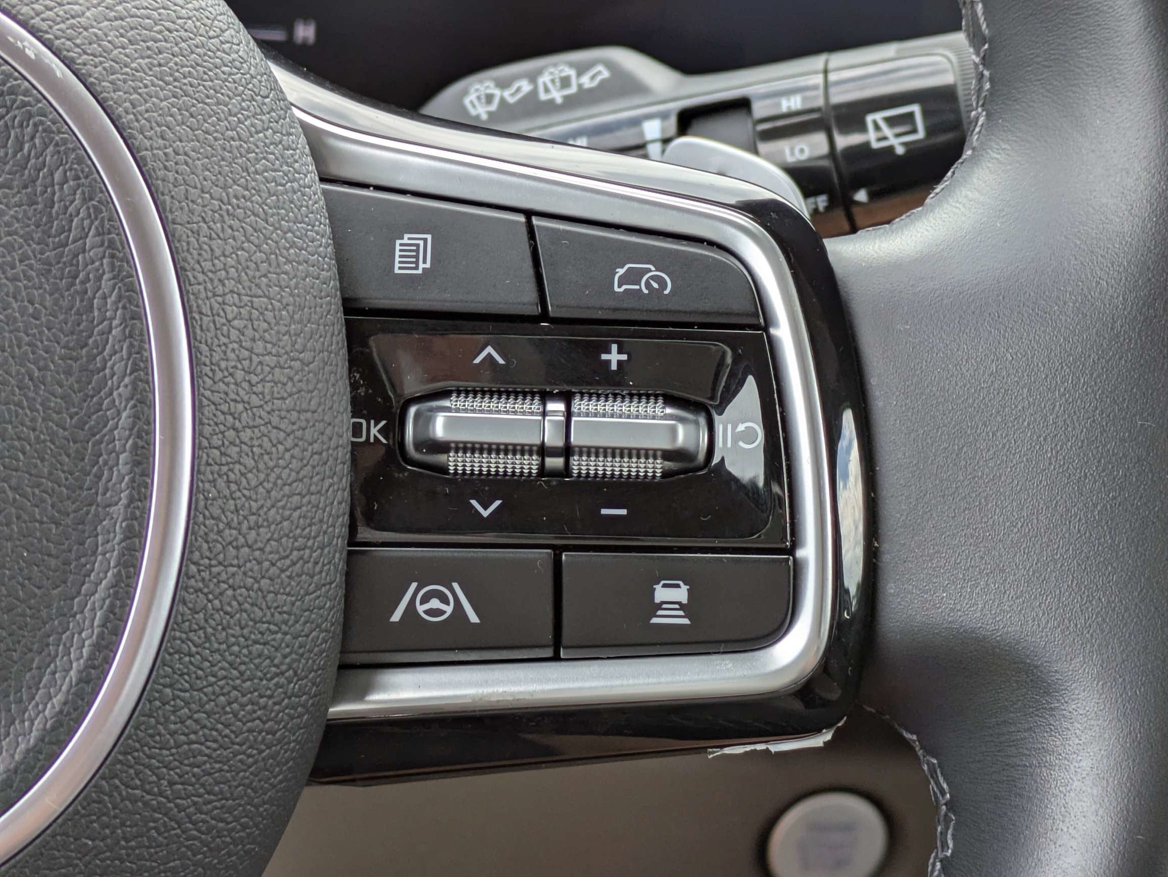 Certified 2026 Kia Carnival LXS FWD image 22