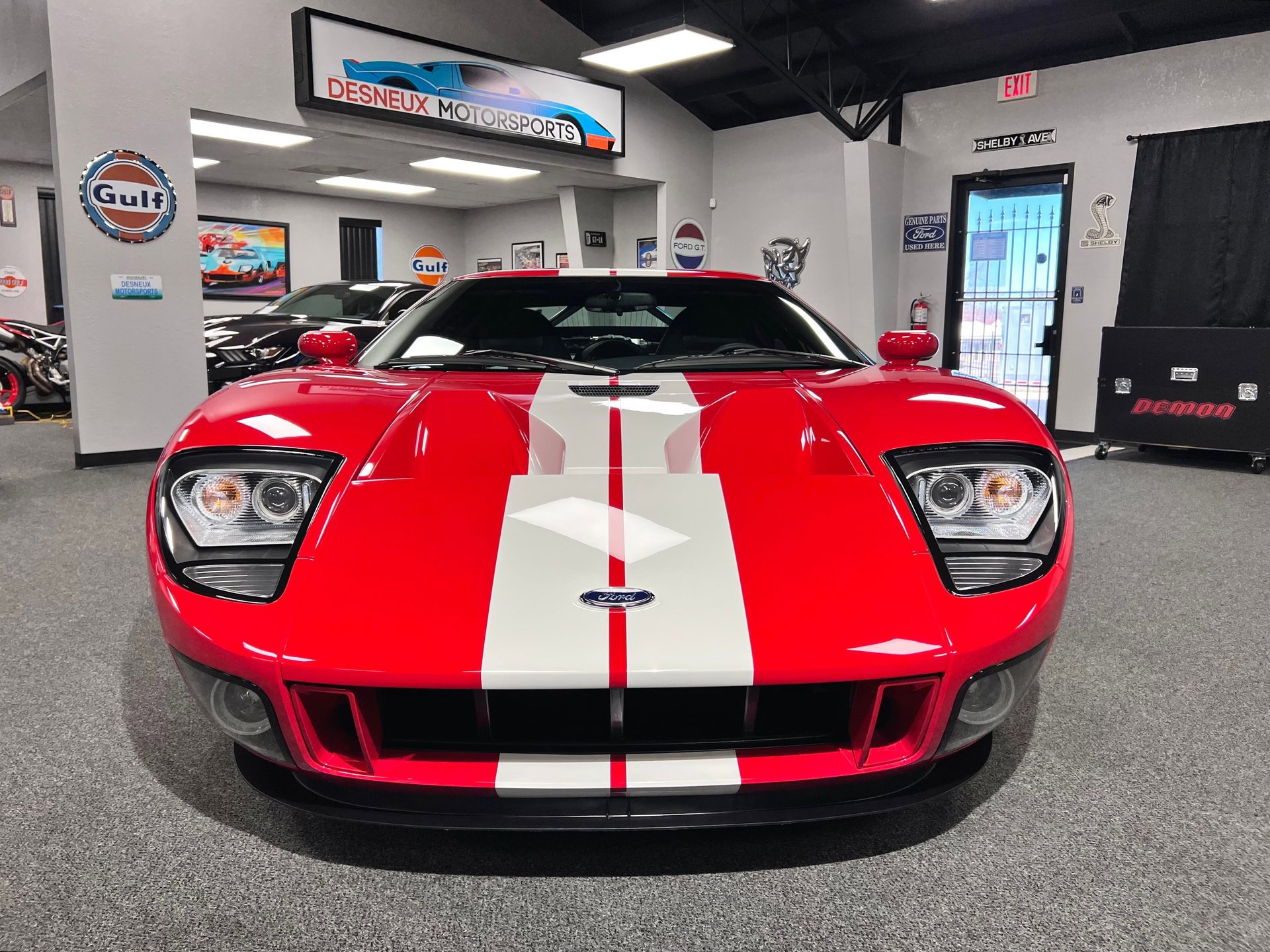 Used 2005 Ford GT RWD image 5