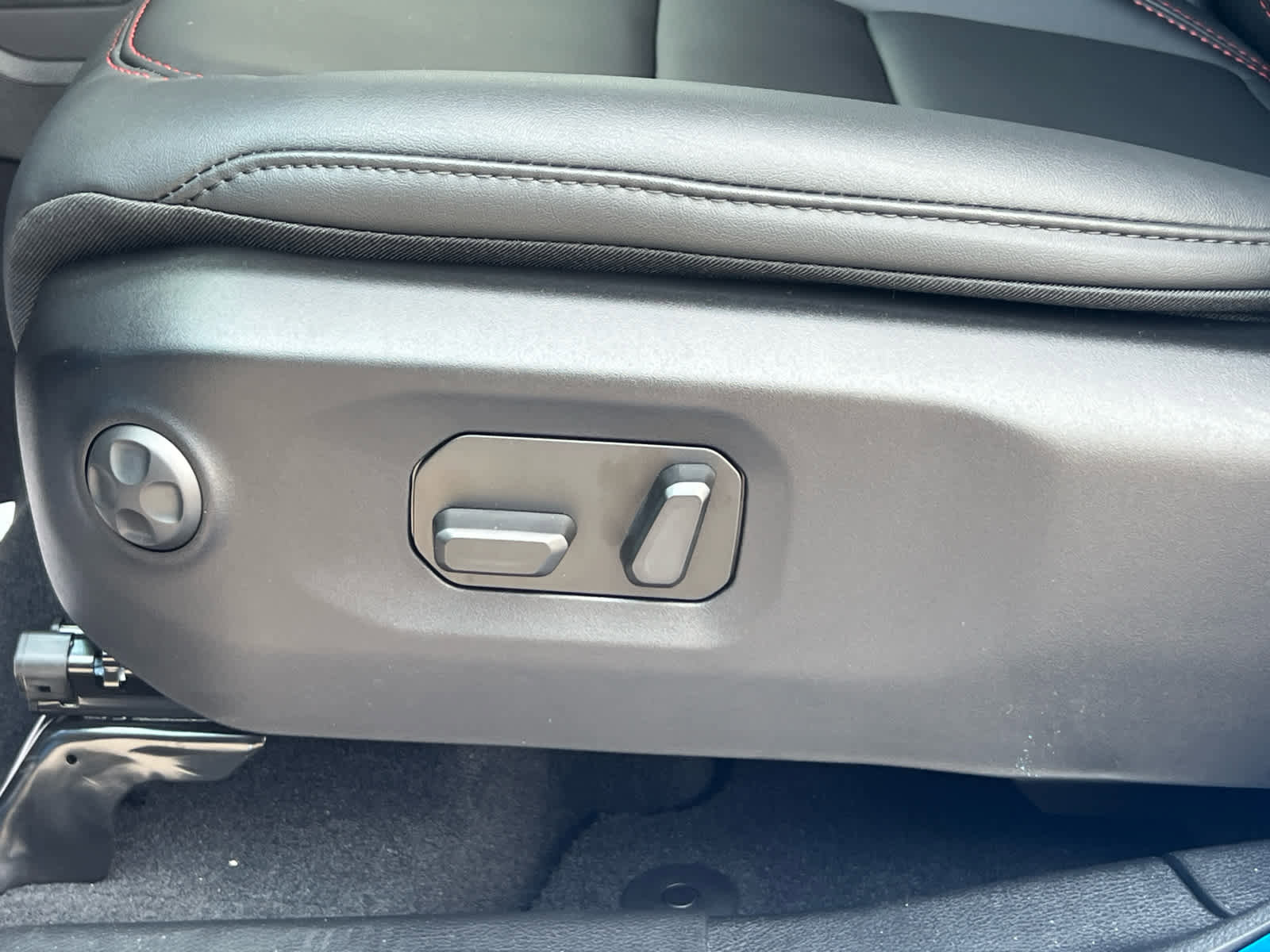 New 2025 Jeep Wrangler Unlimited Rubicon w/ Technology Group image 24