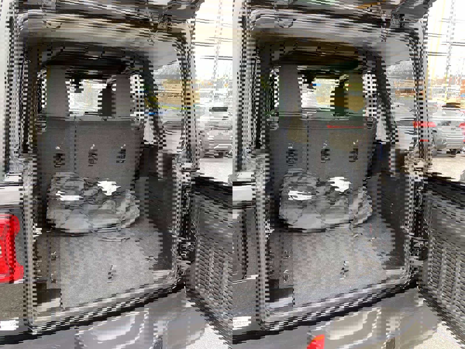 Certified 2025 Jeep Wrangler Sahara AWD/4WD image 5