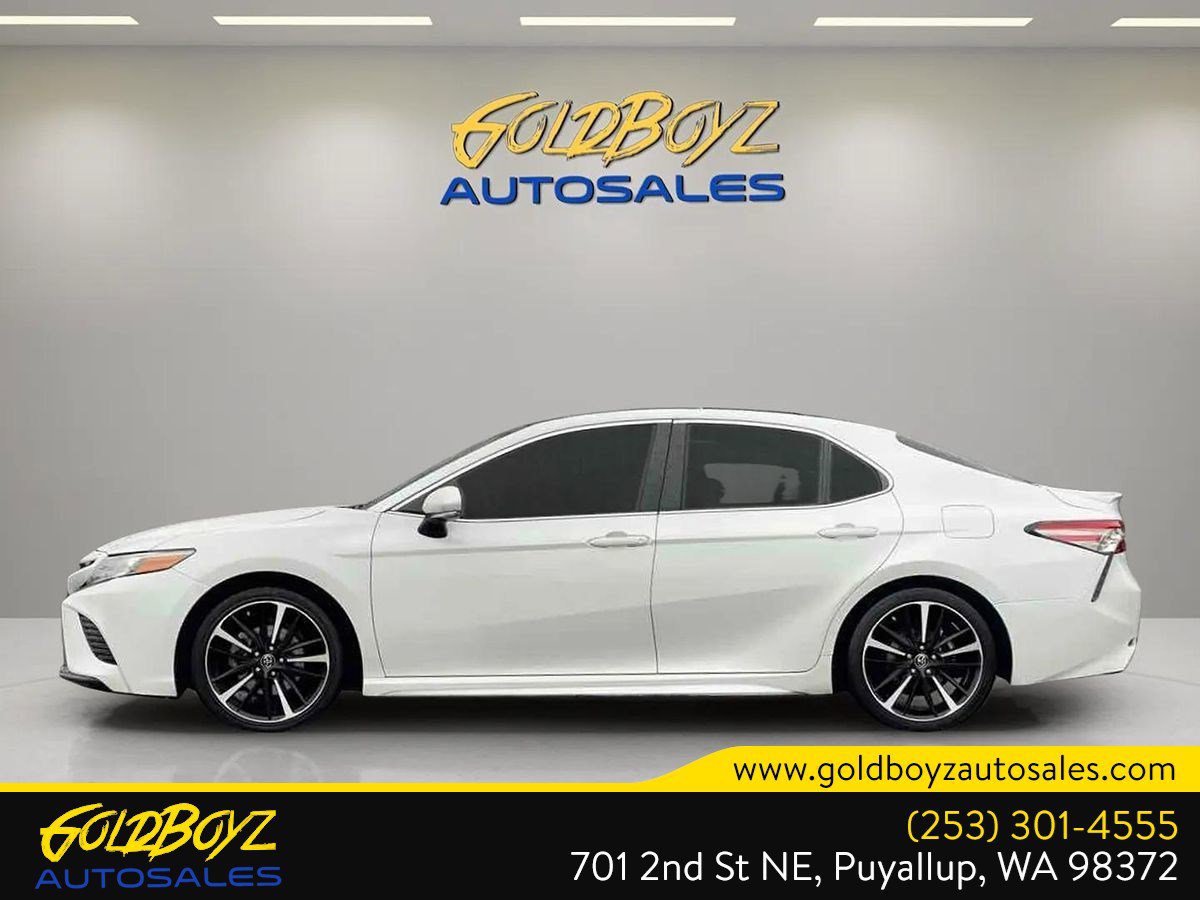Used 2018 Toyota Camry XSE image 3