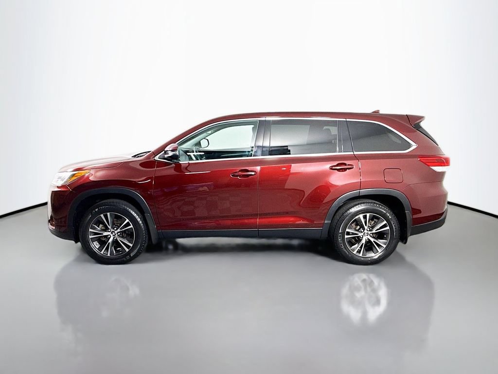 Used 2019 Toyota Highlander Plus AWD/4WD image 4