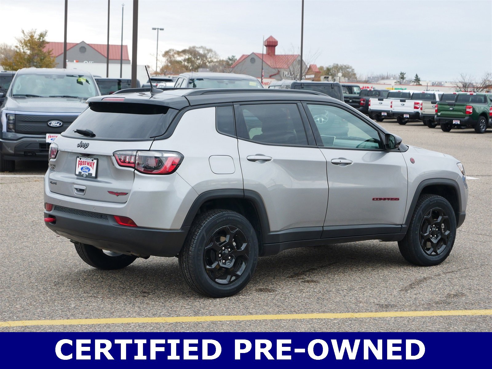 Used 2024 Jeep Compass Trailhawk image 5