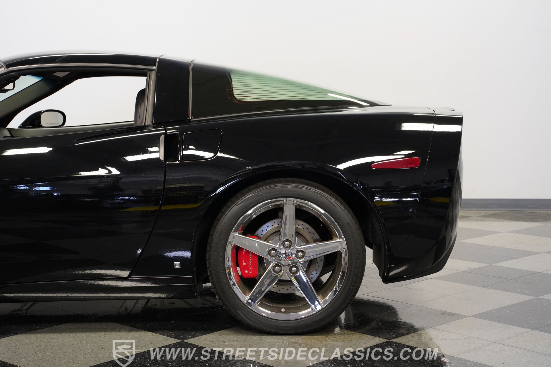 Used 2007 Chevrolet Corvette Coupe w/ Performance Package RWD image 25