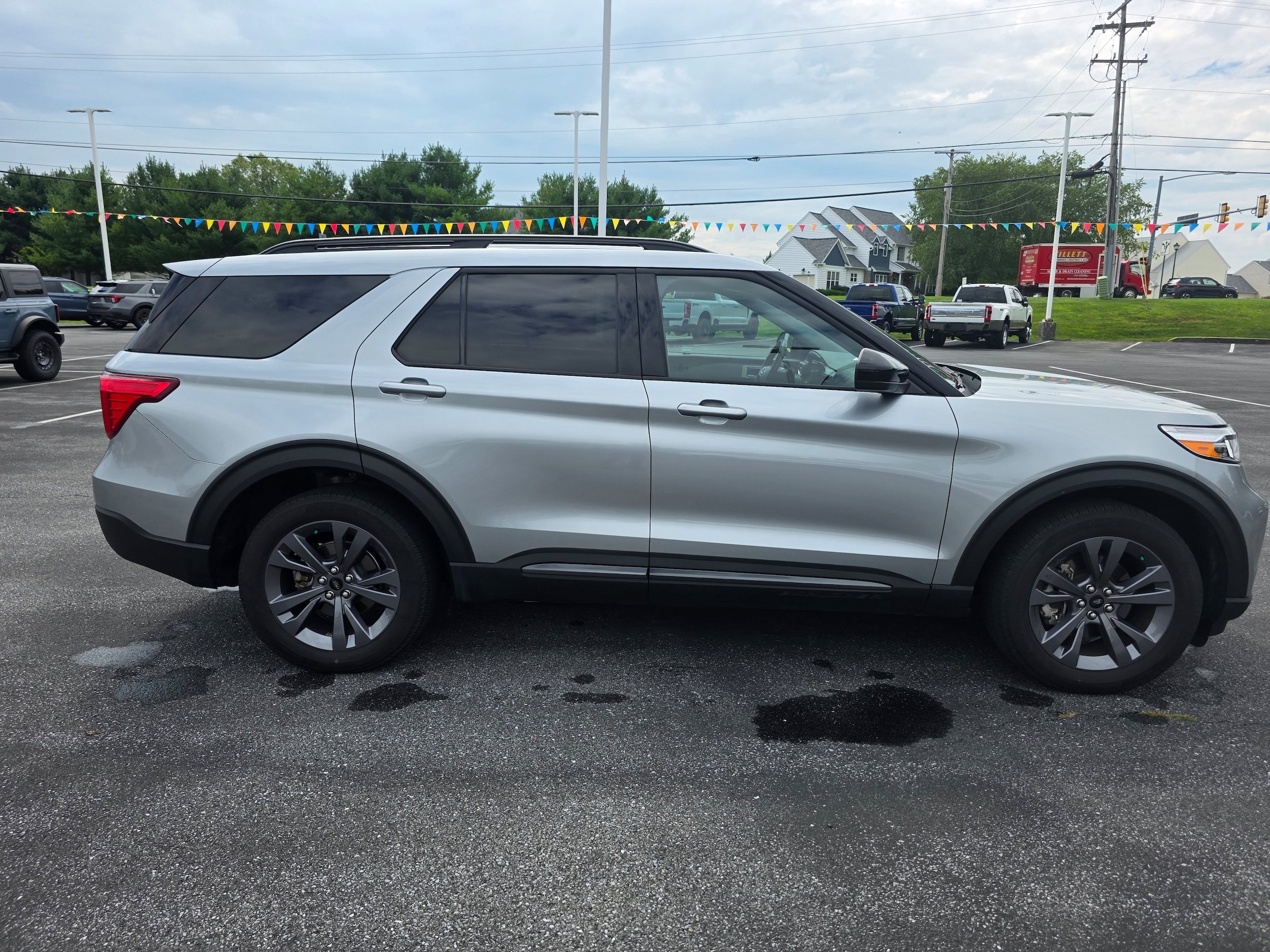 Used 2023 Ford Explorer XLT w/ Equipment Group 202A AWD/4WD image 6