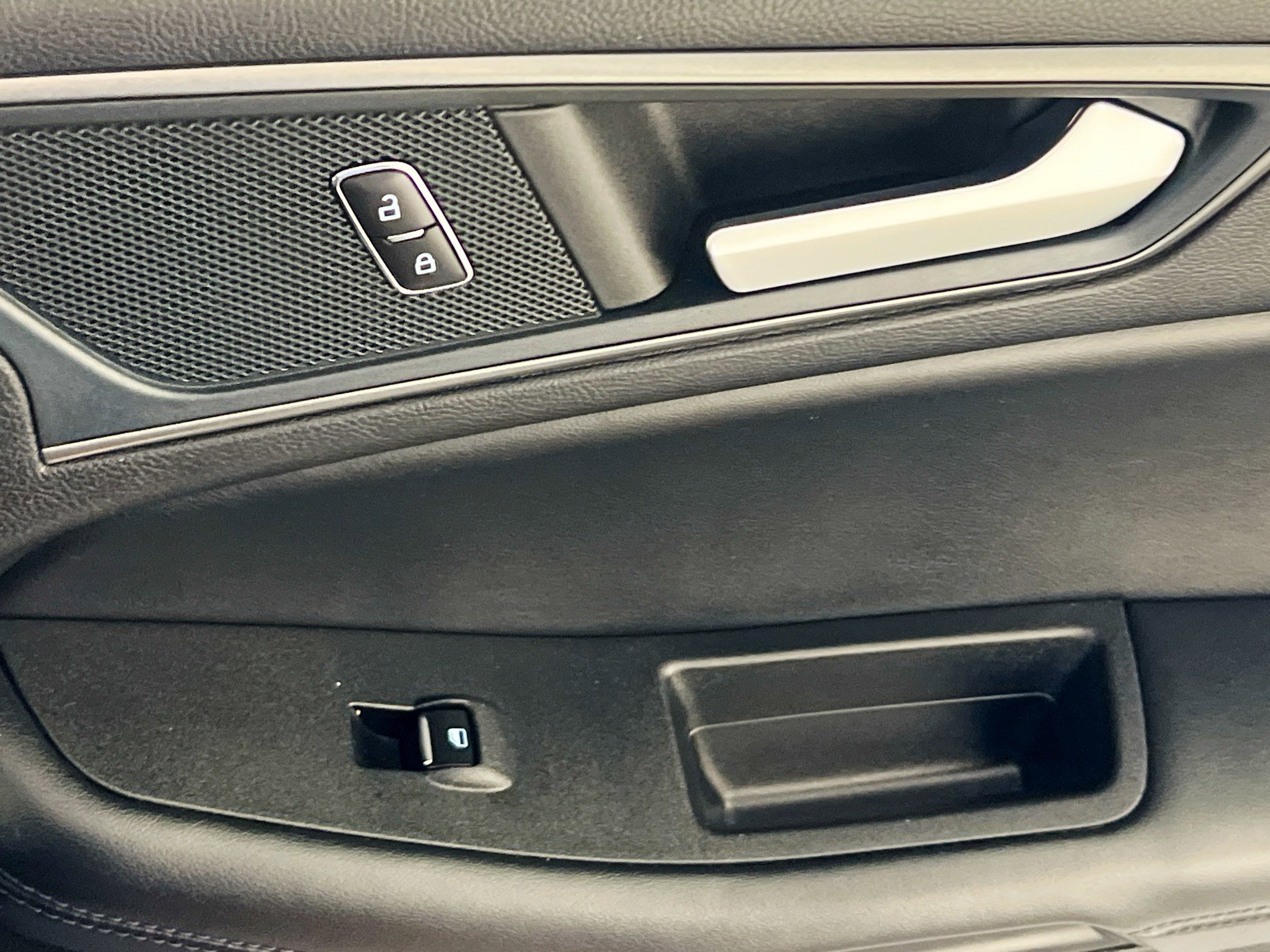 Used 2024 Ford Edge SE w/ Black Appearance Package image 32