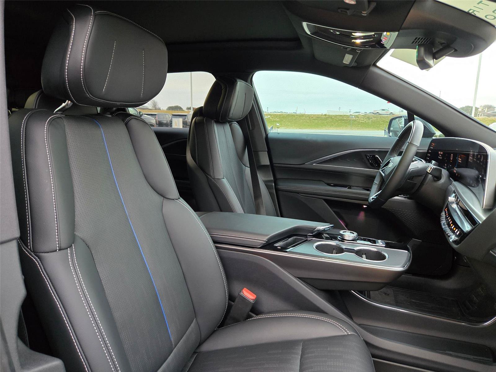 New 2026 Cadillac Lyriq Premium Luxury AWD/4WD image 29