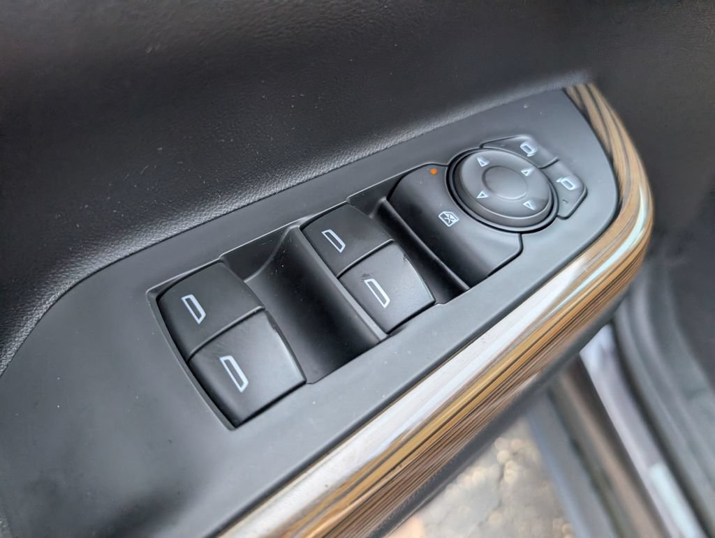Used 2018 GMC Acadia SLE AWD/4WD image 15