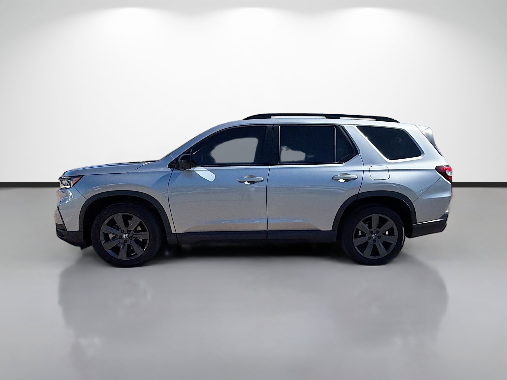 Used 2023 Honda Pilot Sport image 2