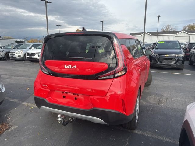 Used 2025 Kia Soul LX w/ LX Technology Package image 2