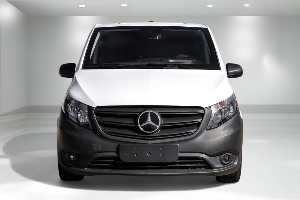 Used 2023 Mercedes-Benz Metris image 4