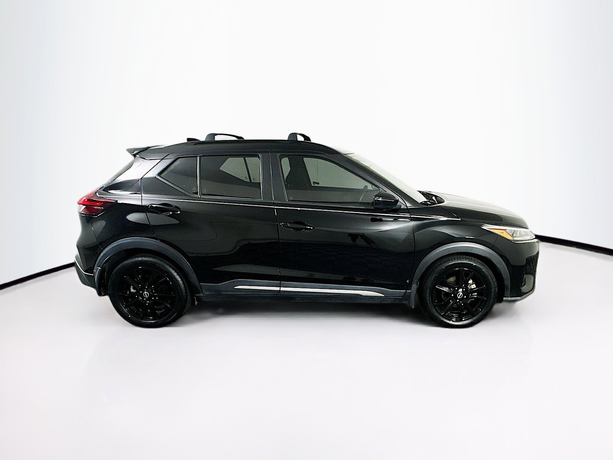 Used 2023 Nissan Kicks SR w/ Interior Electronics Package FWD image 10
