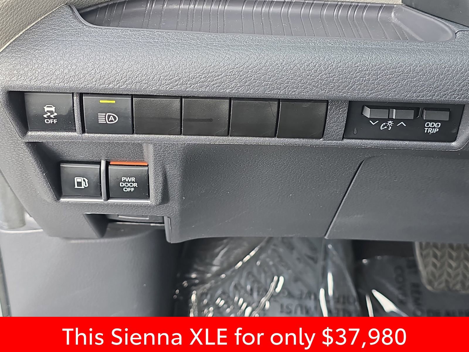Used 2024 Toyota Sienna XLE image 36