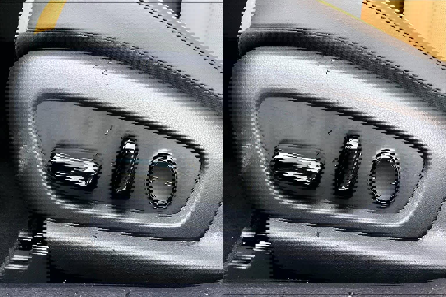 New 2025 Lexus ES 300h w/ Premium Package image 13