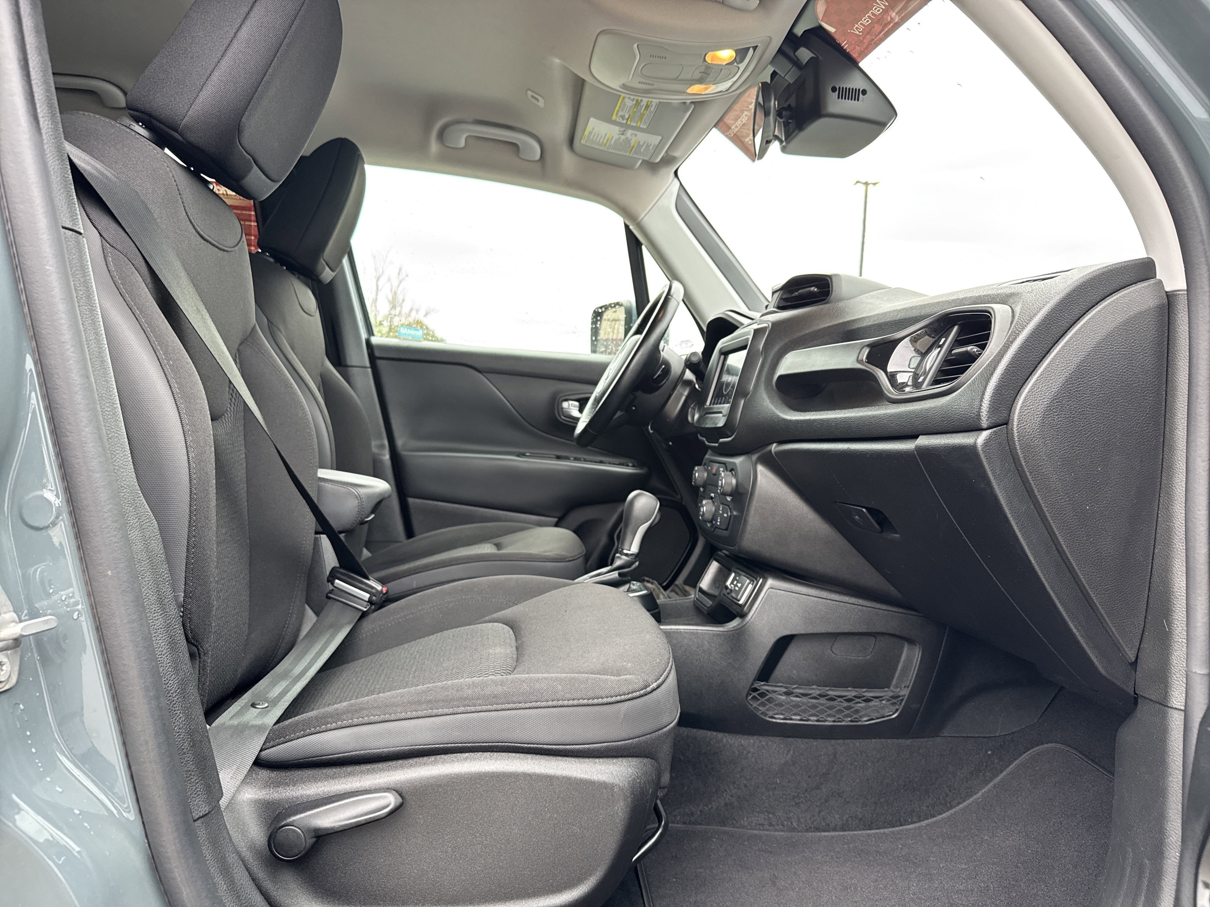 Used 2018 Jeep Renegade Altitude image 29