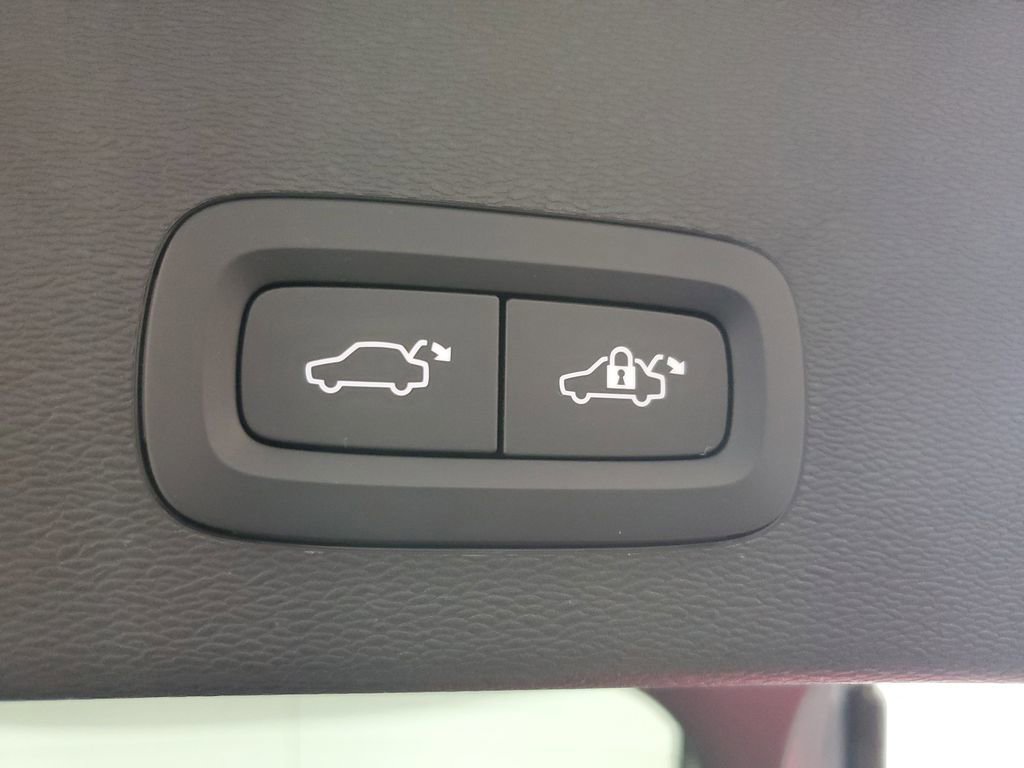 Used 2023 Volvo C40 P8 Recharge Plus image 12